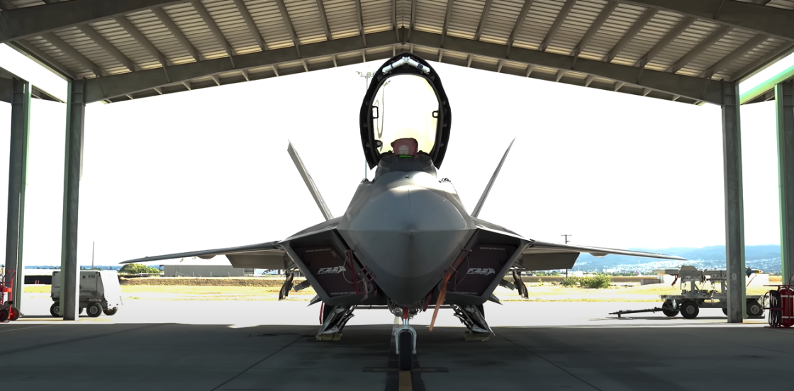 Front view of an F22 Raptor