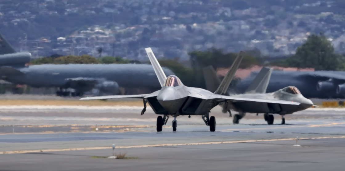 Two F22 Raptor fighter jets on a runway