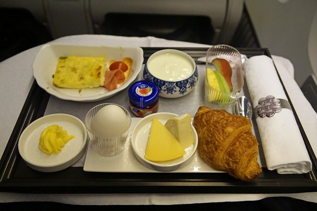 Warm breakfast of KLM's world business class