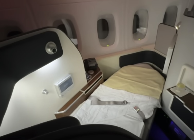 Airplane Bed